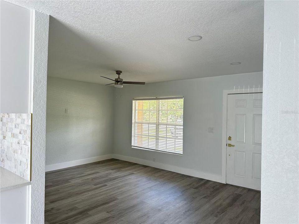 For Sale: $369,900 (4 beds, 2 baths, 1400 Square Feet)