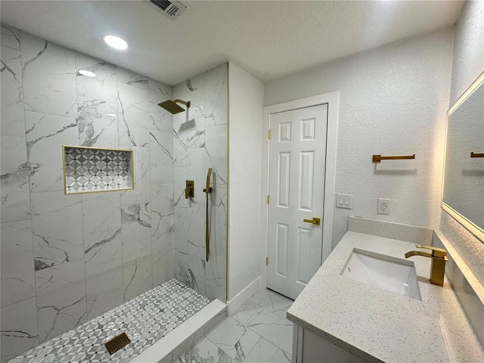 For Sale: $369,900 (4 beds, 2 baths, 1400 Square Feet)