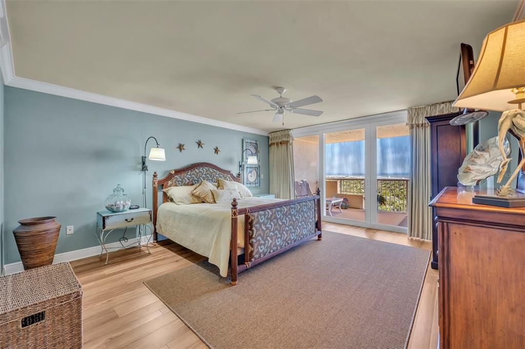 For Sale: $982,500 (2 beds, 2 baths, 1489 Square Feet)