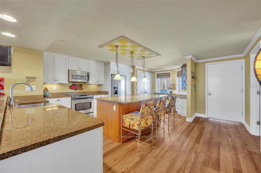 For Sale: $982,500 (2 beds, 2 baths, 1489 Square Feet)