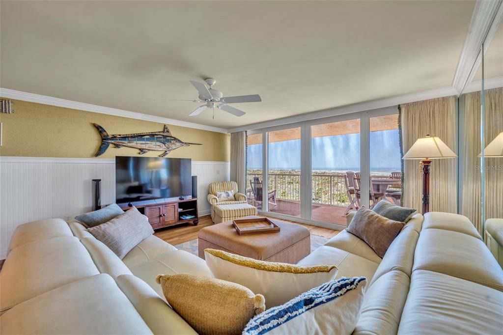 For Sale: $982,500 (2 beds, 2 baths, 1489 Square Feet)