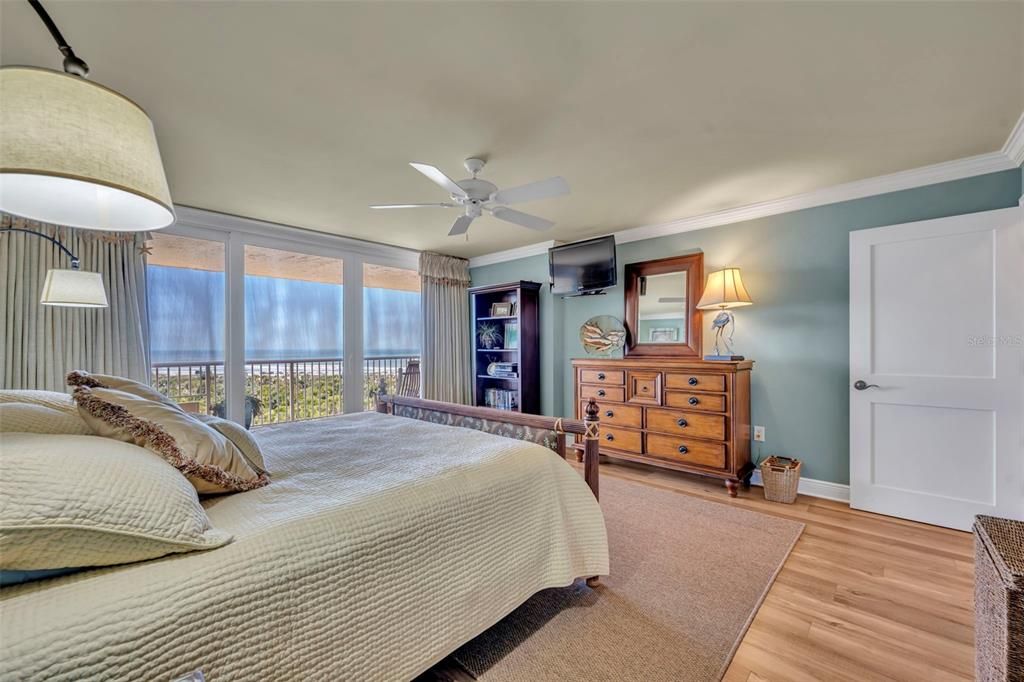 For Sale: $982,500 (2 beds, 2 baths, 1489 Square Feet)