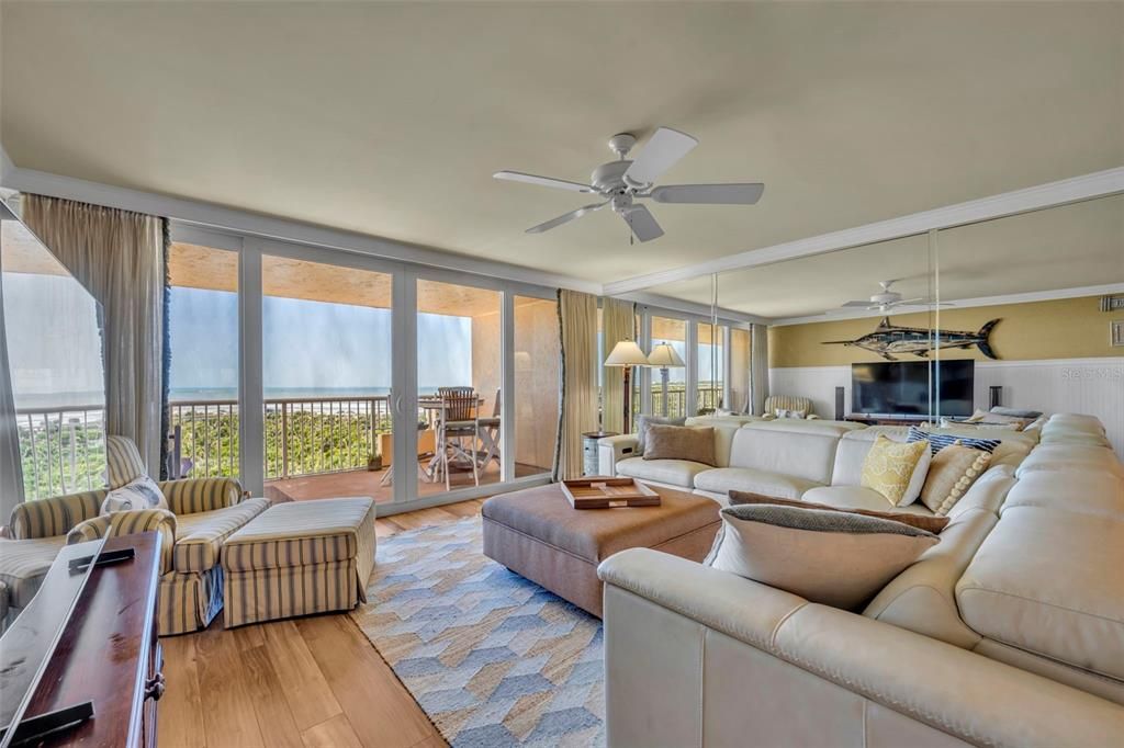 For Sale: $982,500 (2 beds, 2 baths, 1489 Square Feet)