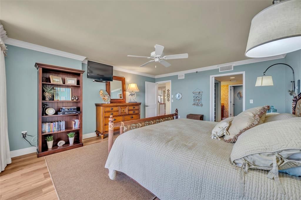 For Sale: $982,500 (2 beds, 2 baths, 1489 Square Feet)