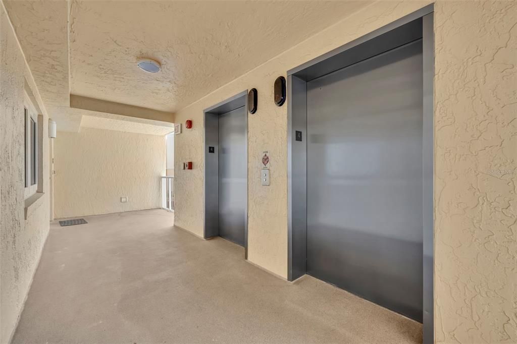 For Sale: $982,500 (2 beds, 2 baths, 1489 Square Feet)