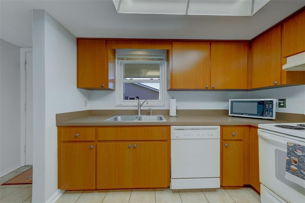 В аренду: $1,600 (2 спален, 2 ванн, 1150 Квадратных фут)