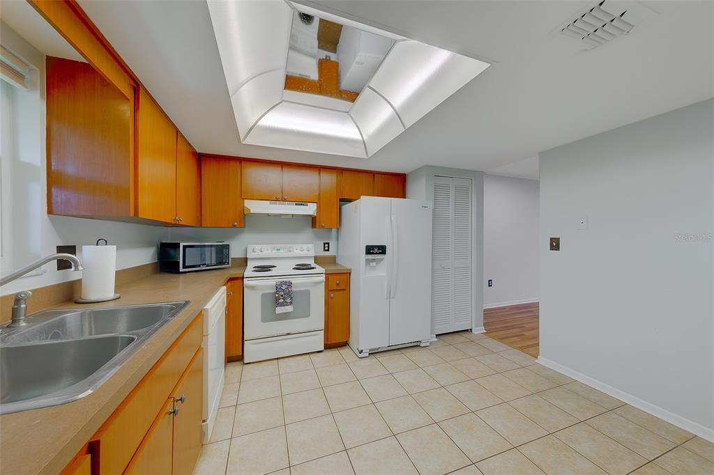 В аренду: $1,600 (2 спален, 2 ванн, 1150 Квадратных фут)