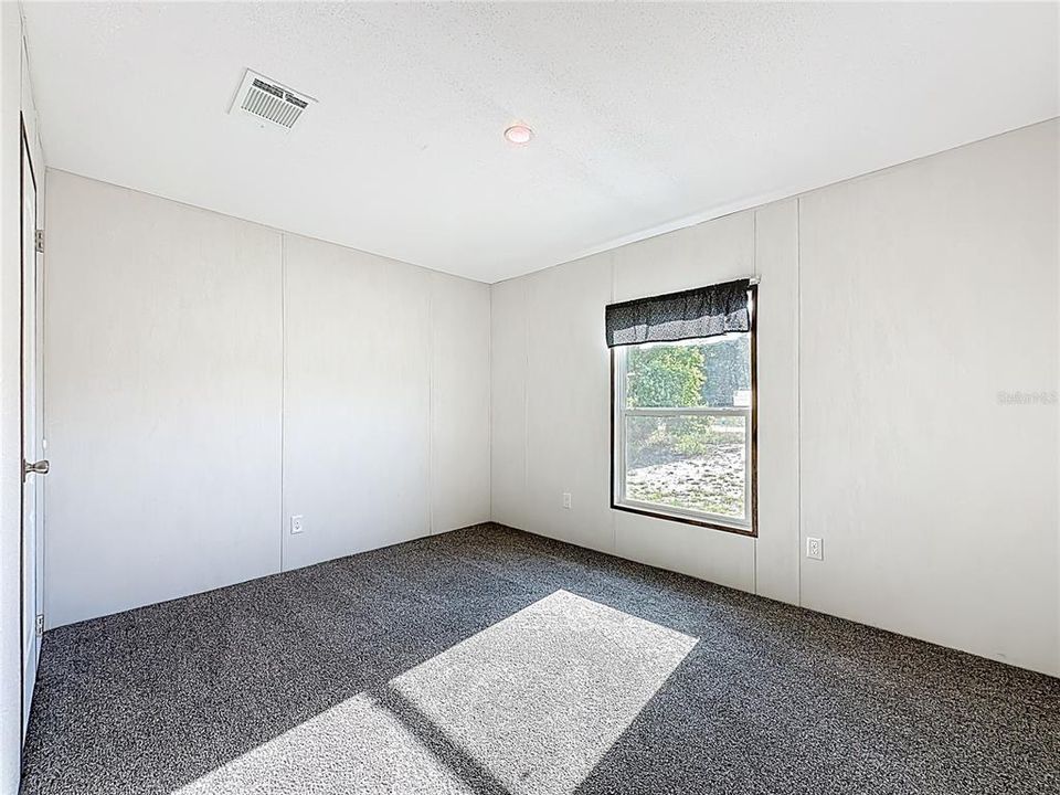 For Sale: $248,000 (4 beds, 3 baths, 1976 Square Feet)