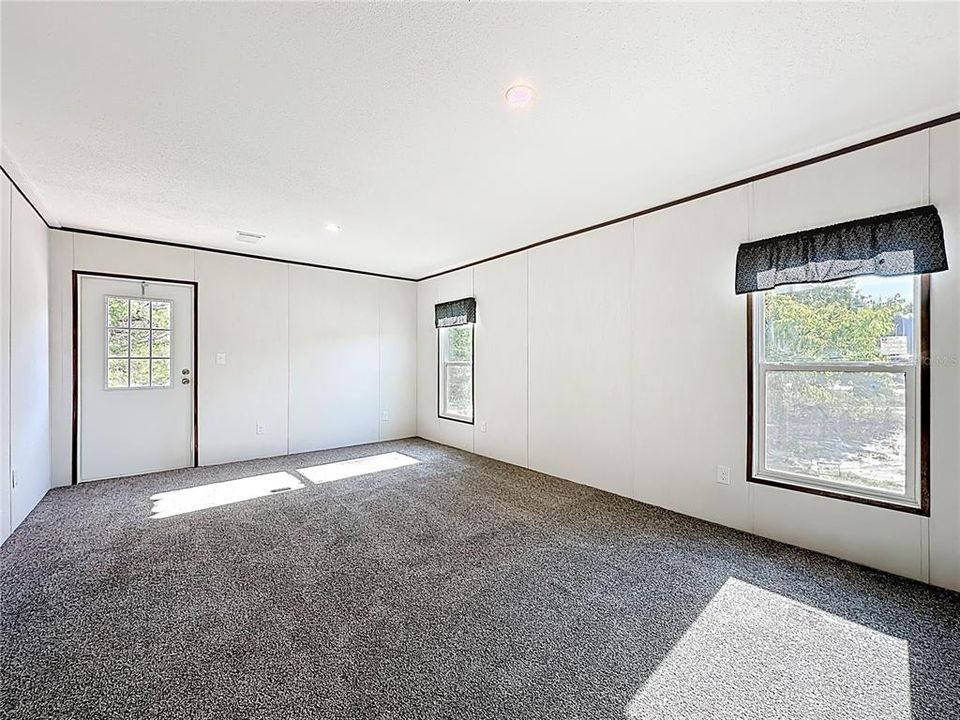 For Sale: $248,000 (4 beds, 3 baths, 1976 Square Feet)