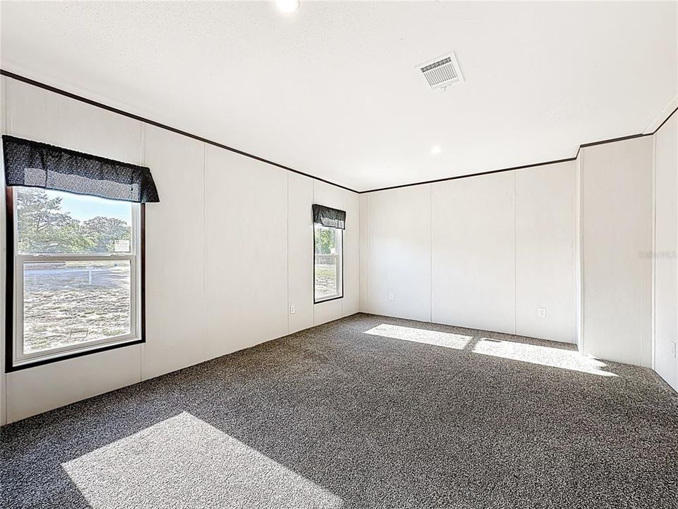 For Sale: $248,000 (4 beds, 3 baths, 1976 Square Feet)