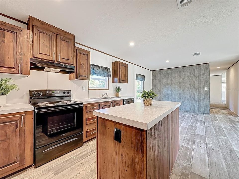 For Sale: $248,000 (4 beds, 3 baths, 1976 Square Feet)