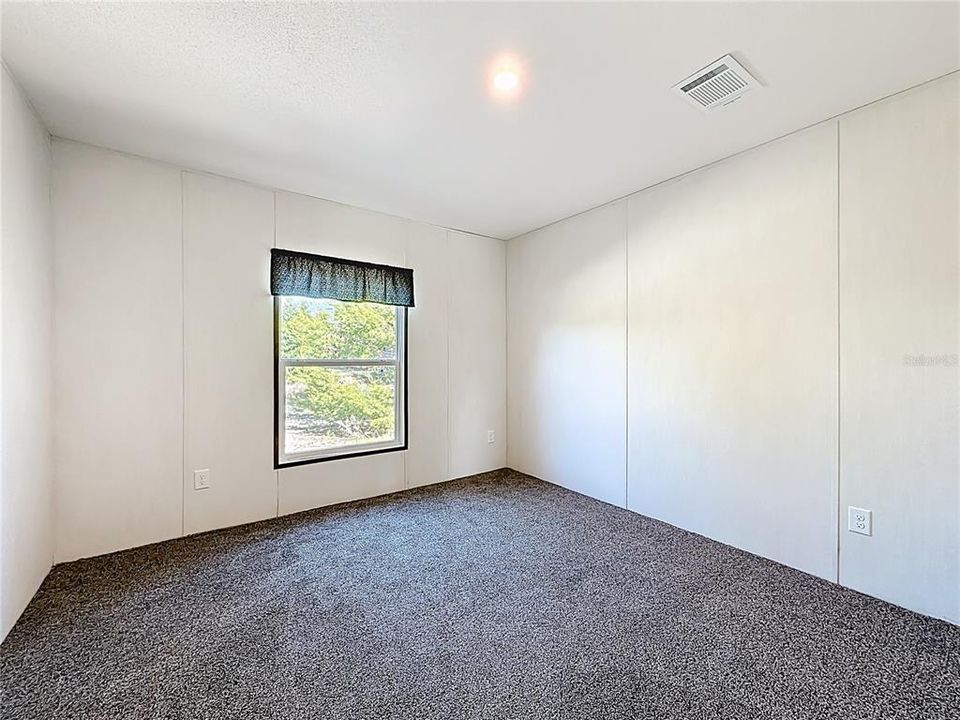 For Sale: $248,000 (4 beds, 3 baths, 1976 Square Feet)
