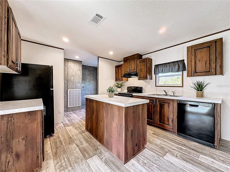 For Sale: $248,000 (4 beds, 3 baths, 1976 Square Feet)
