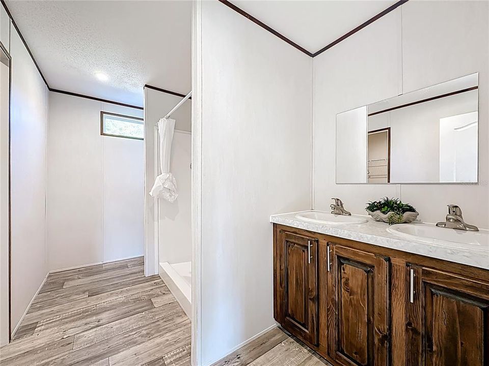 For Sale: $248,000 (4 beds, 3 baths, 1976 Square Feet)