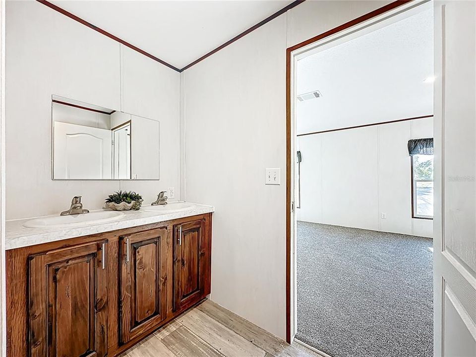 For Sale: $248,000 (4 beds, 3 baths, 1976 Square Feet)