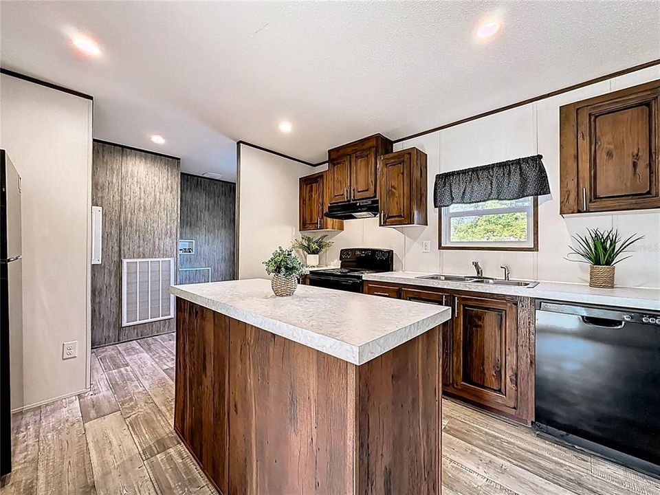 For Sale: $248,000 (4 beds, 3 baths, 1976 Square Feet)