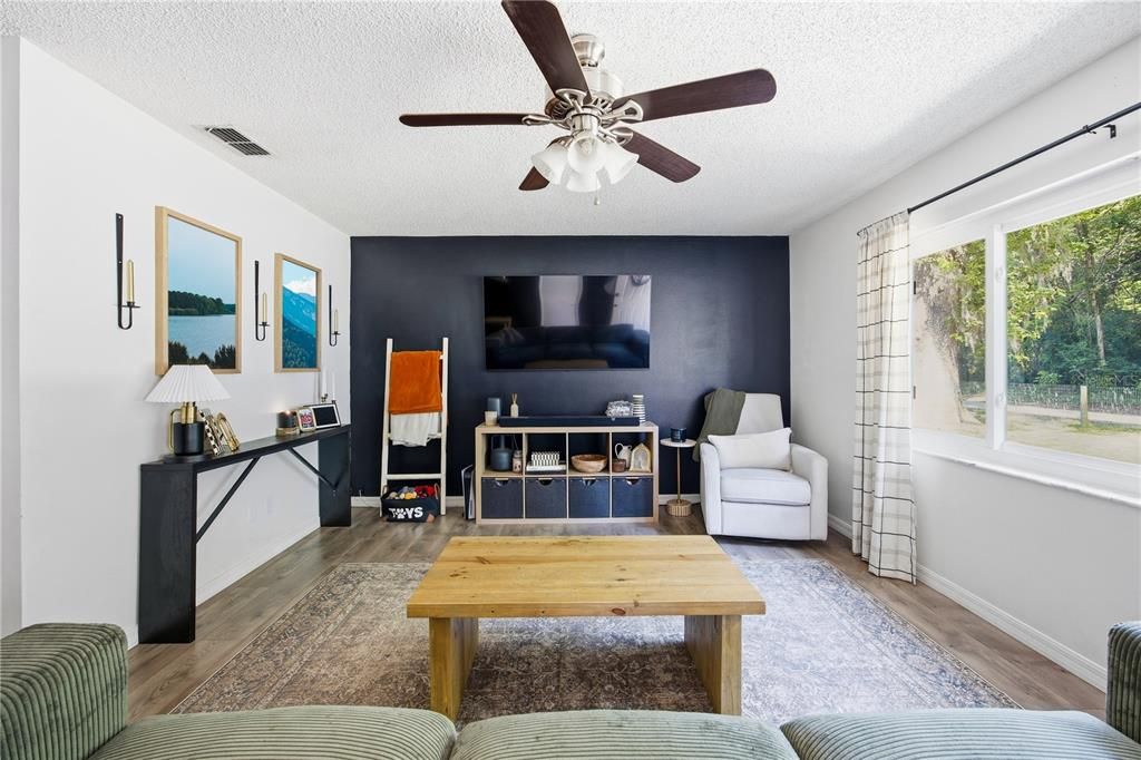 Active With Contract: $269,000 (3 beds, 2 baths, 1254 Square Feet)