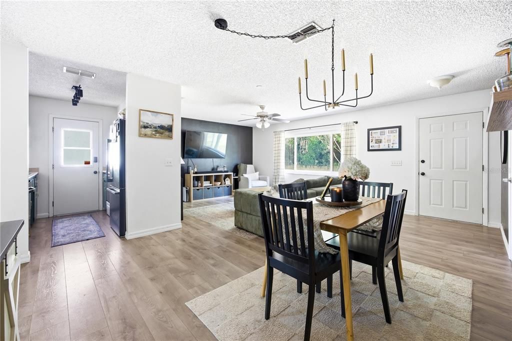 Active With Contract: $269,000 (3 beds, 2 baths, 1254 Square Feet)