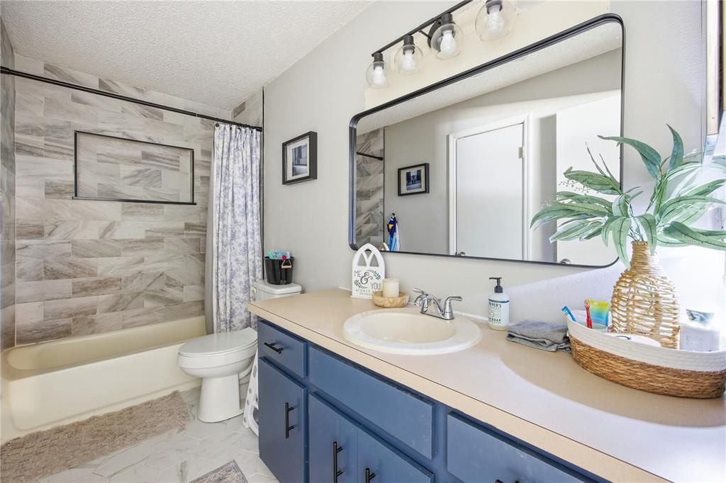 Active With Contract: $269,000 (3 beds, 2 baths, 1254 Square Feet)