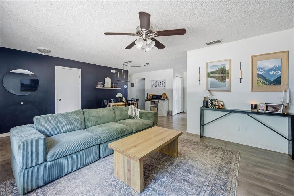 Active With Contract: $269,000 (3 beds, 2 baths, 1254 Square Feet)