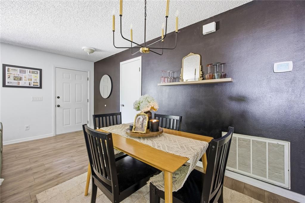 Active With Contract: $269,000 (3 beds, 2 baths, 1254 Square Feet)