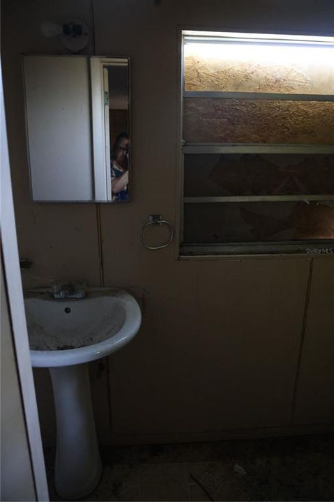 For Sale: $59,900 (2 beds, 1 baths, 1124 Square Feet)