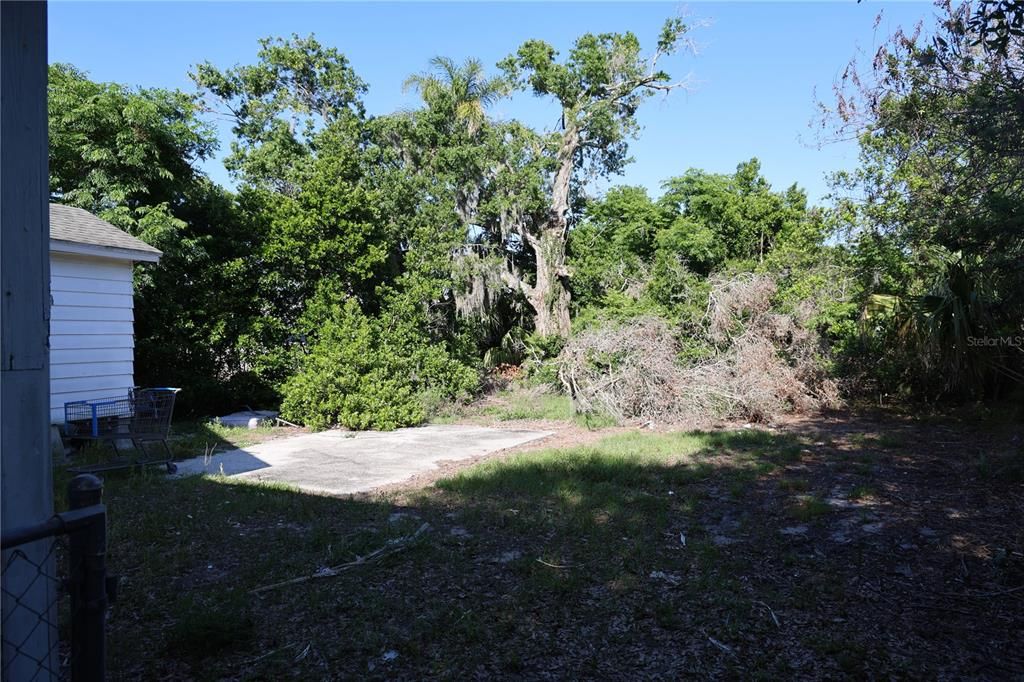 For Sale: $59,900 (2 beds, 1 baths, 1124 Square Feet)