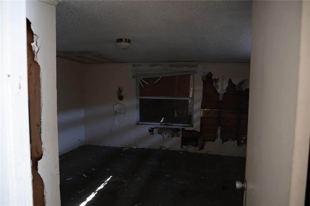 For Sale: $59,900 (2 beds, 1 baths, 1124 Square Feet)