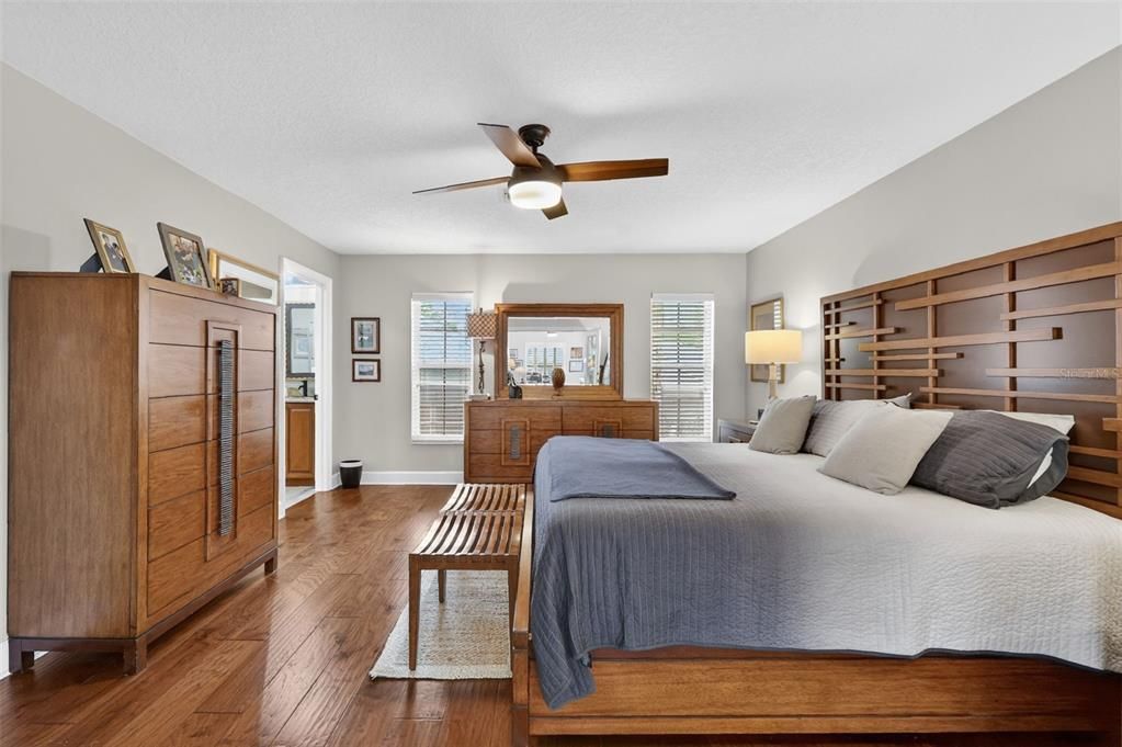 For Sale: $600,000 (3 beds, 2 baths, 1913 Square Feet)