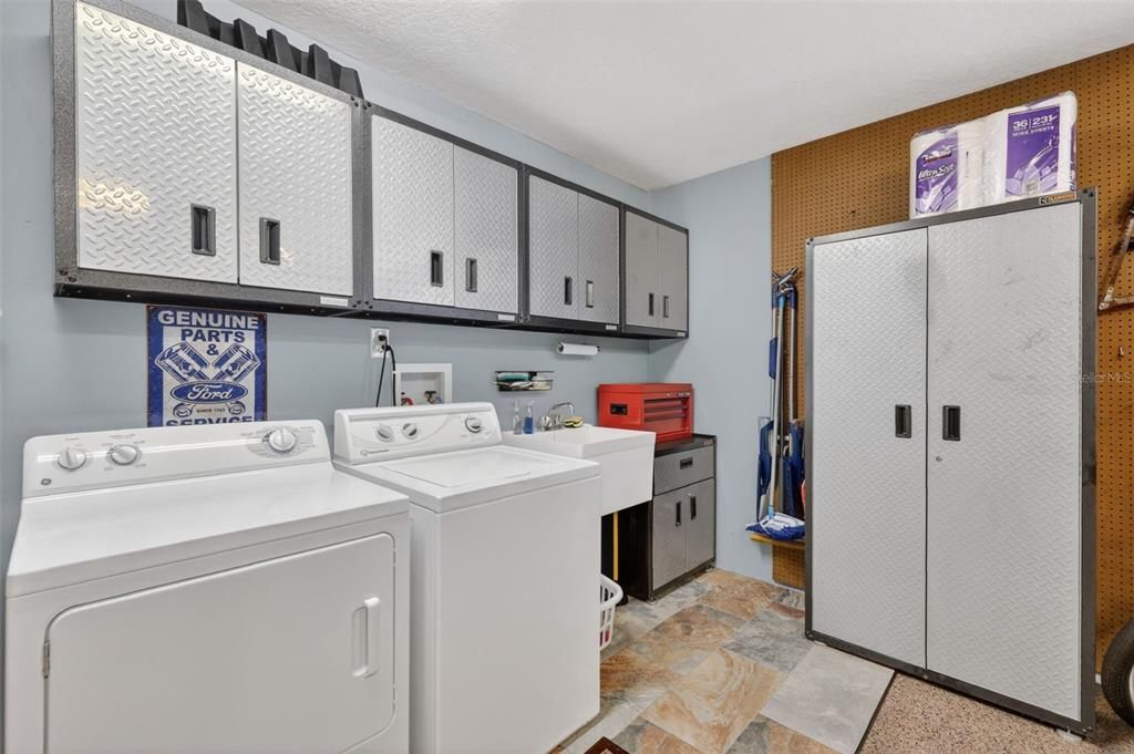 For Sale: $600,000 (3 beds, 2 baths, 1913 Square Feet)