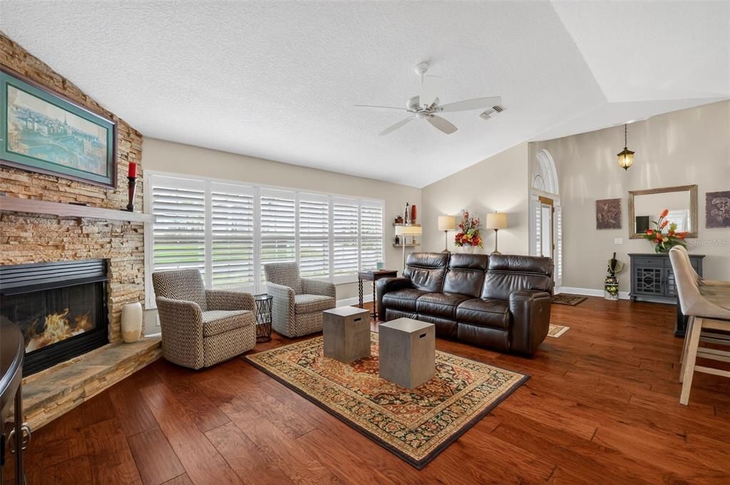 For Sale: $600,000 (3 beds, 2 baths, 1913 Square Feet)