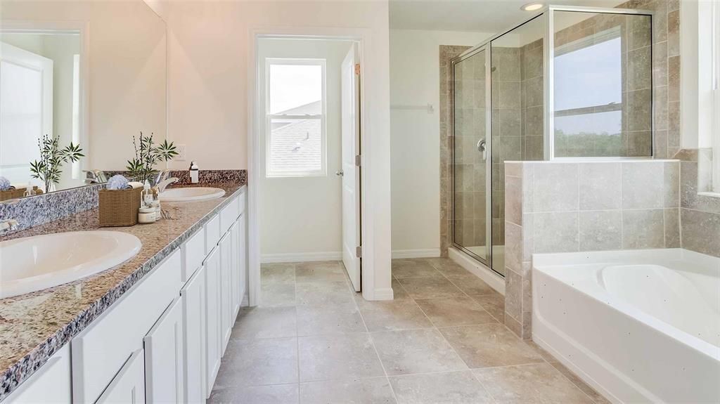 Activo con contrato: $475,000 (5 camas, 3 baños, 3561 Pies cuadrados)