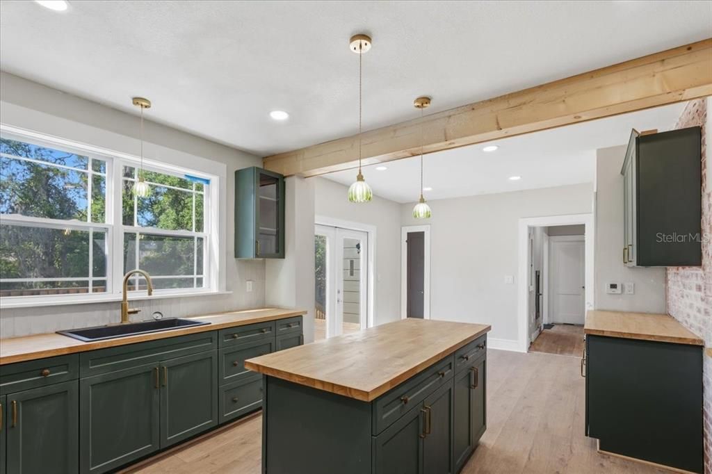 For Sale: $349,900 (4 beds, 3 baths, 2675 Square Feet)