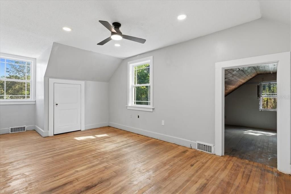 For Sale: $349,900 (4 beds, 3 baths, 2675 Square Feet)