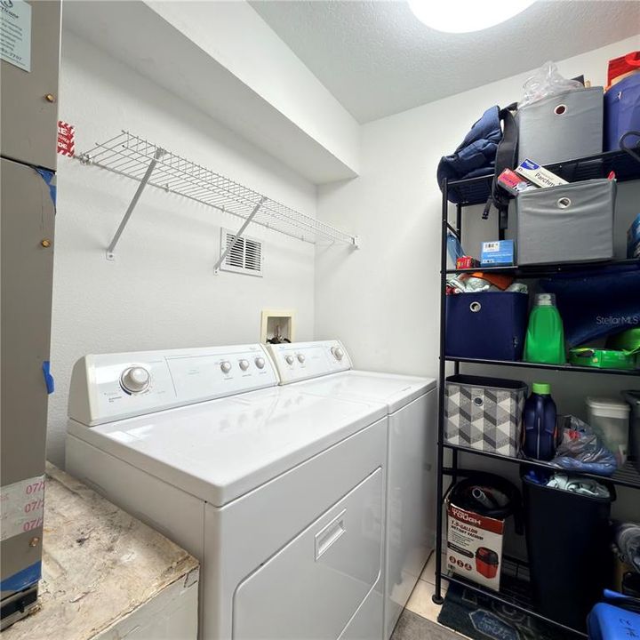 Под контрактом: $225,000 (4 спален, 3 ванн, 1880 Квадратных фут)