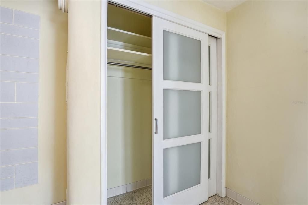 Active With Contract: $270,000 (1 beds, 1 baths, 530 Square Feet)