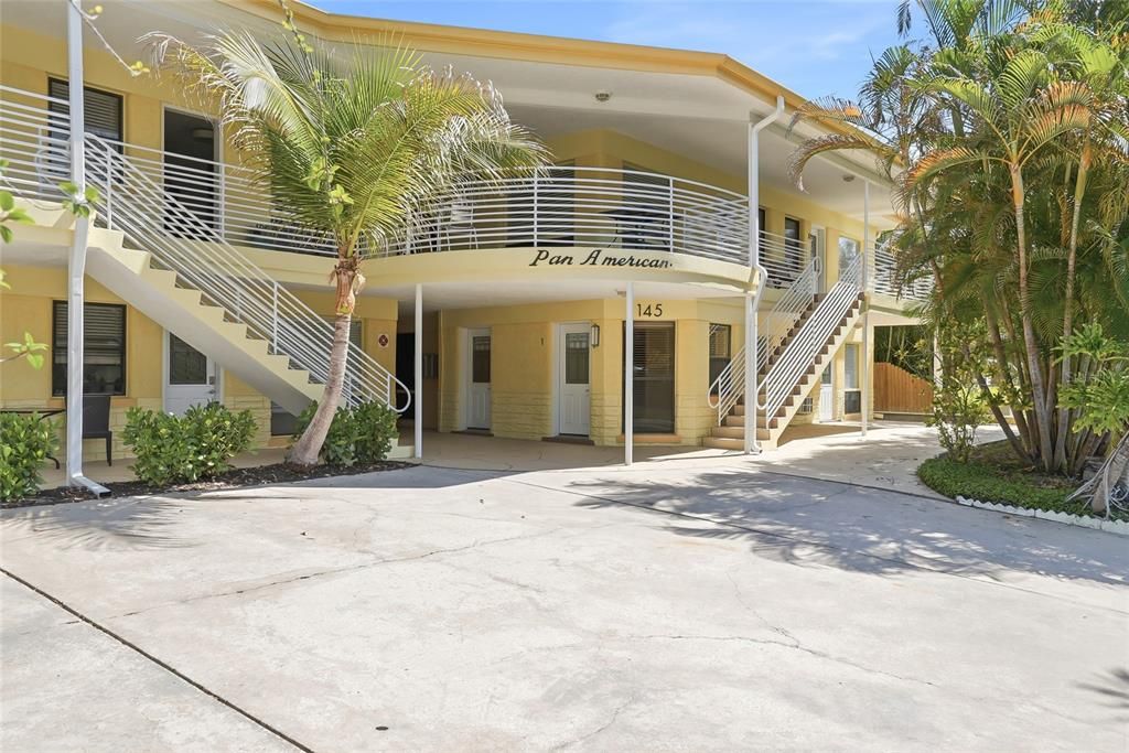Active With Contract: $270,000 (1 beds, 1 baths, 530 Square Feet)