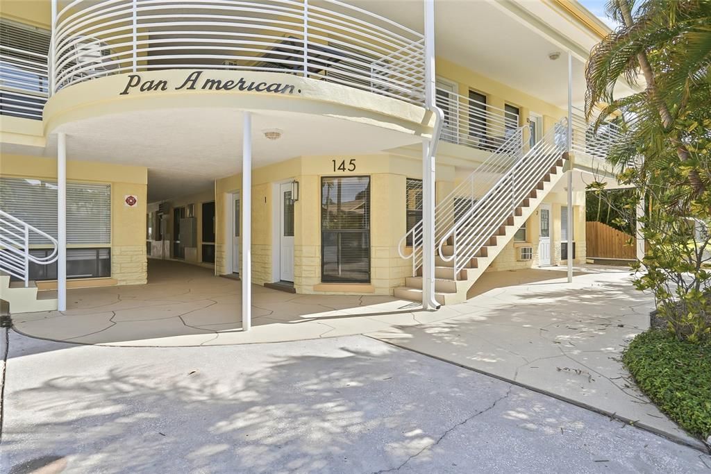 Active With Contract: $270,000 (1 beds, 1 baths, 530 Square Feet)