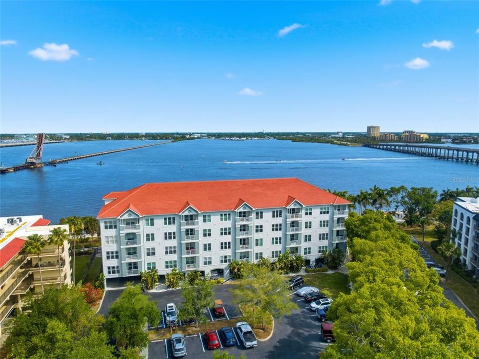 На продажу: $265,000 (2 спален, 2 ванн, 1009 Квадратных фут)