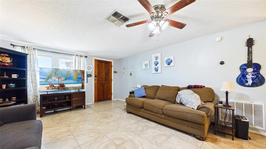 En Venta: $264,999 (3 camas, 2 baños, 1206 Pies cuadrados)