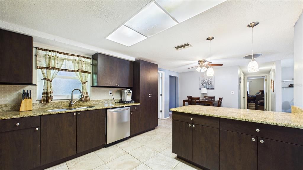 En Venta: $264,999 (3 camas, 2 baños, 1206 Pies cuadrados)