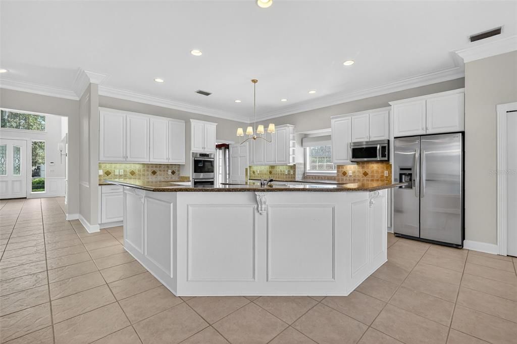 For Sale: $1,280,000 (5 beds, 3 baths, 5573 Square Feet)