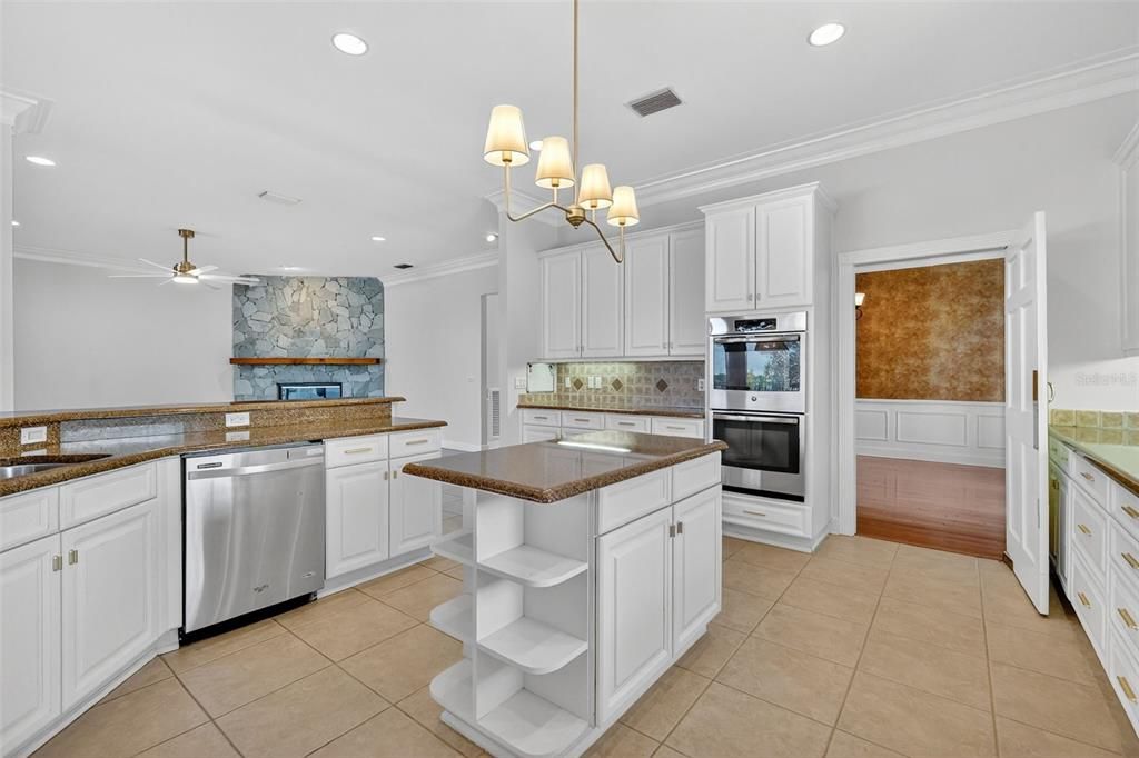 For Sale: $1,280,000 (5 beds, 3 baths, 5573 Square Feet)
