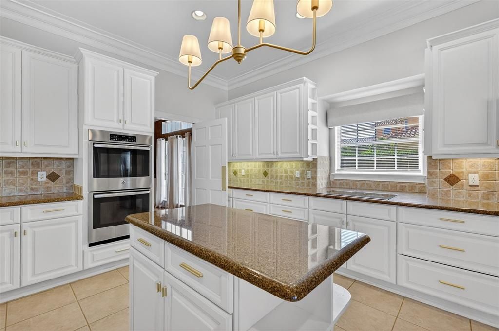 For Sale: $1,280,000 (5 beds, 3 baths, 5573 Square Feet)