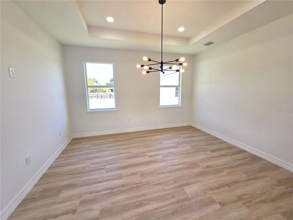 Activo con contrato: $314,000 (3 camas, 2 baños, 1437 Pies cuadrados)