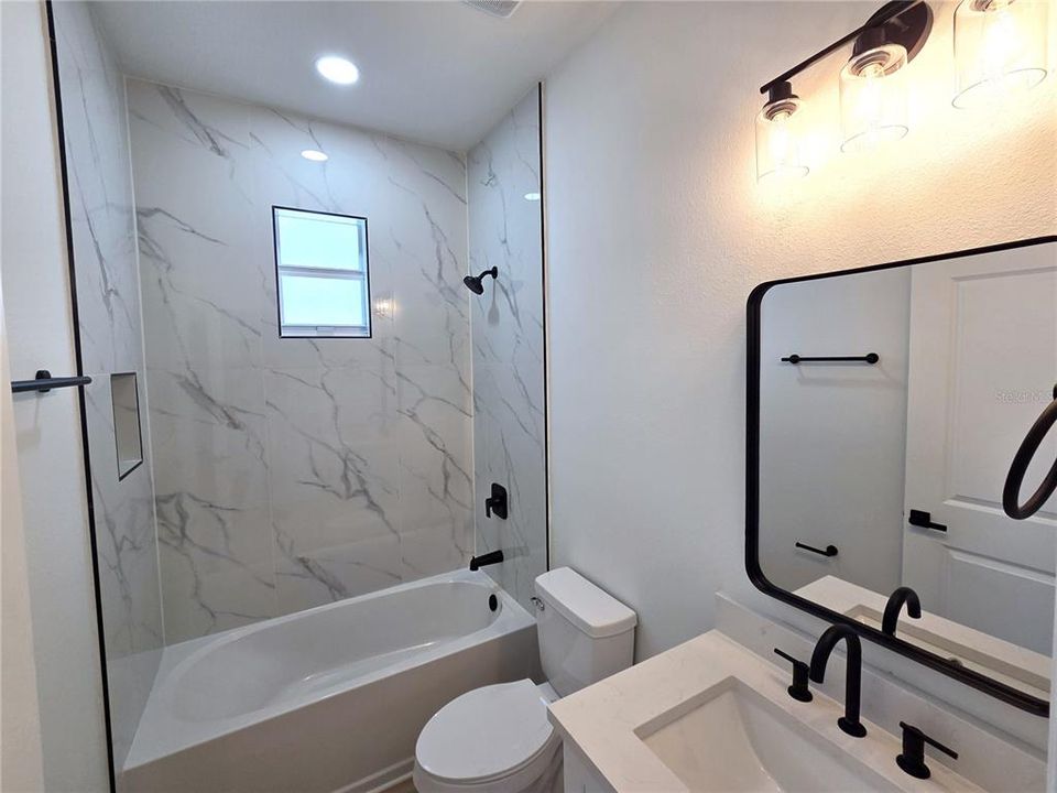 Activo con contrato: $314,000 (3 camas, 2 baños, 1437 Pies cuadrados)