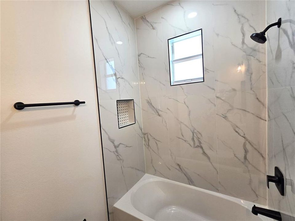 Activo con contrato: $314,000 (3 camas, 2 baños, 1437 Pies cuadrados)
