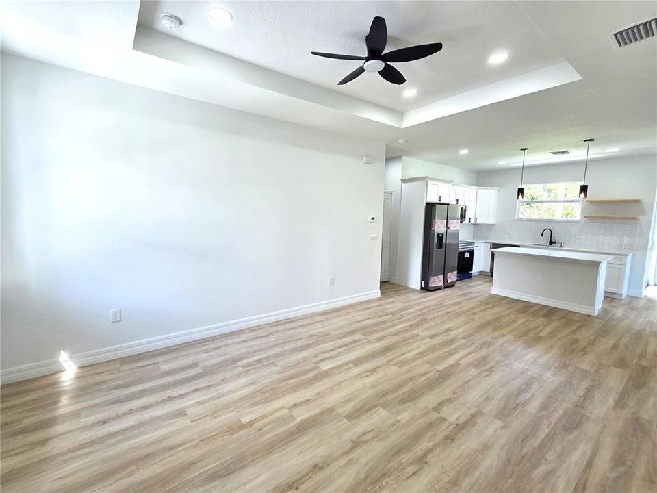 Activo con contrato: $314,000 (3 camas, 2 baños, 1437 Pies cuadrados)