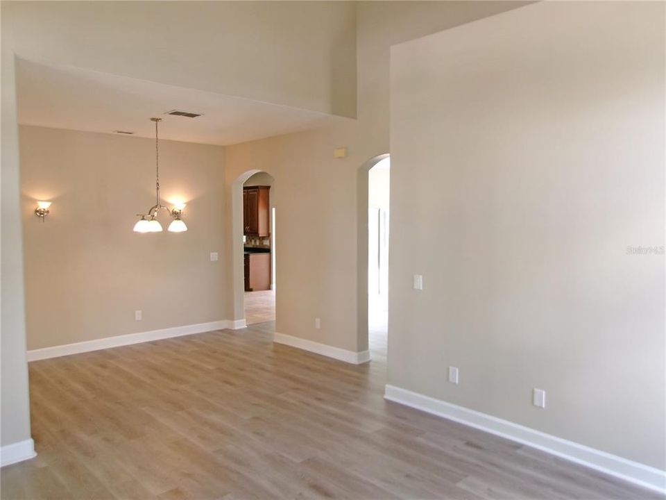 Activo con contrato: $495,000 (5 camas, 3 baños, 2624 Pies cuadrados)