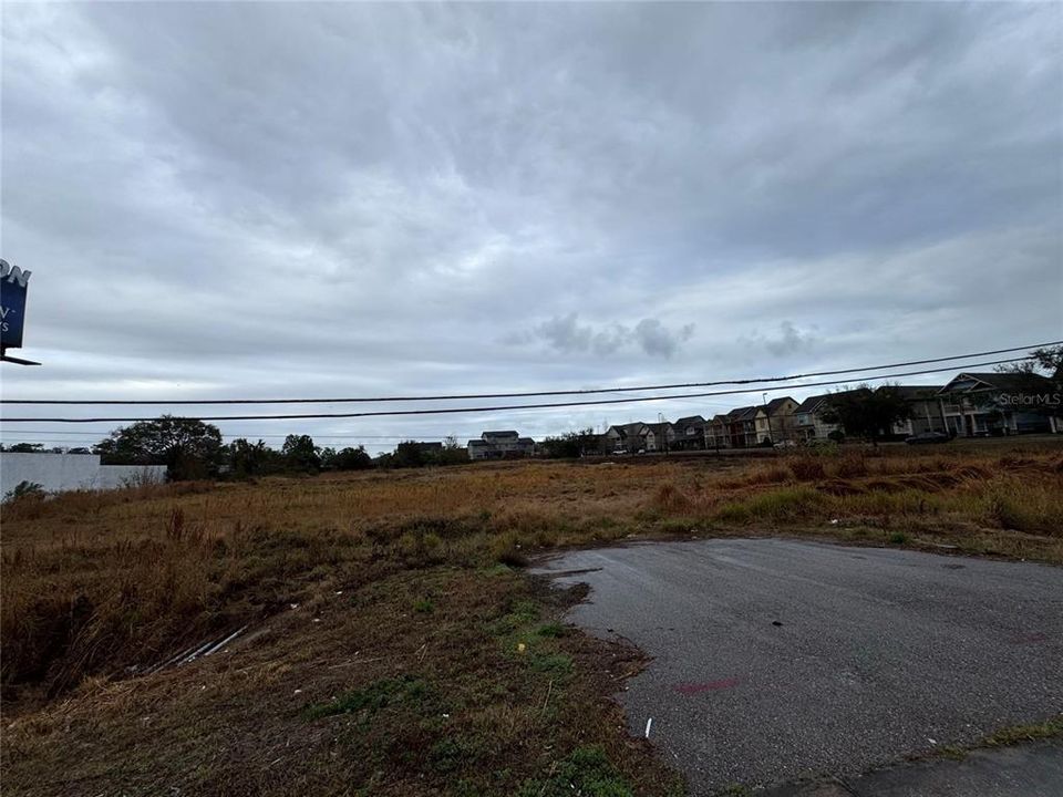 待售: $5,000,000 (2.76 acres)